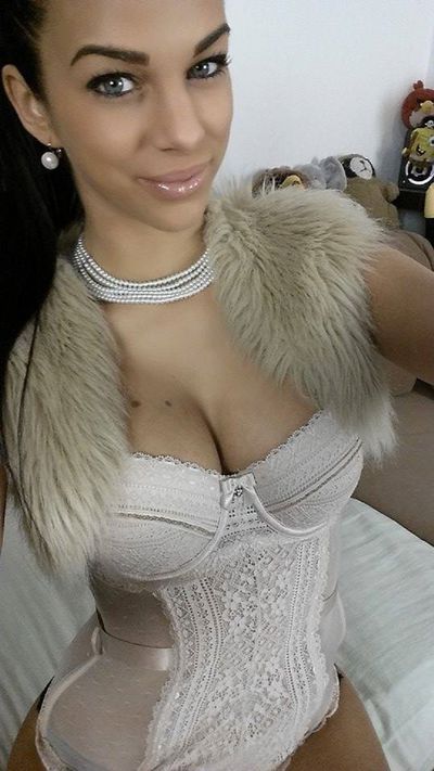 LilyaneAnnabell live sexchat picture