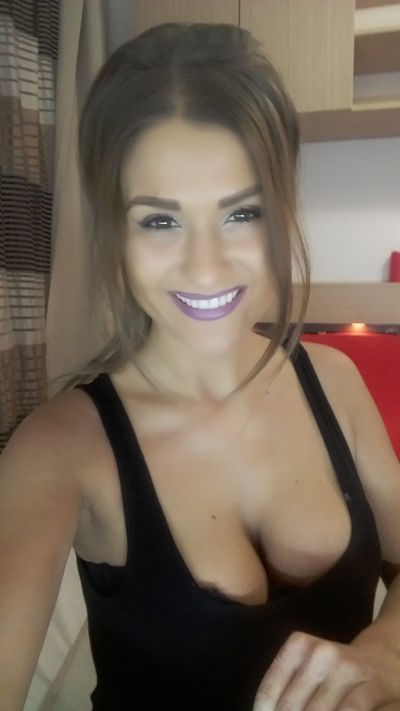 A1HotBabeDolly live sexchat picture