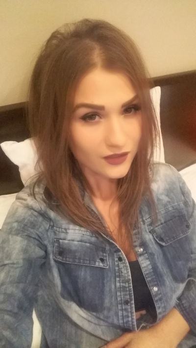 A1HotBabeDolly live sexchat picture