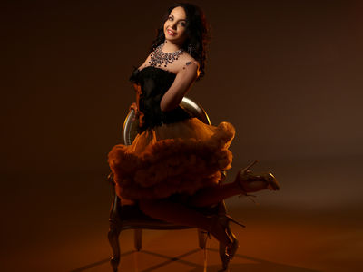 LuciaHunt live sexchat picture