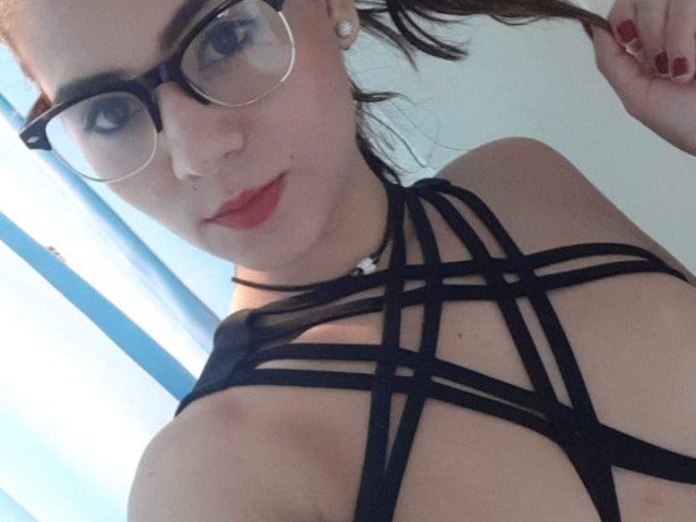 karlakittyy live sexchat picture