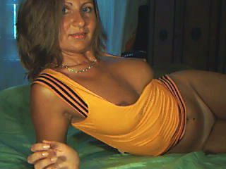 ChaudeEvely live sexchat picture