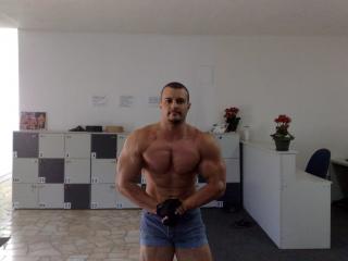 SexyMuscleBoy live sexchat picture