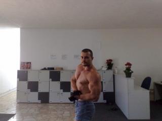 SexyMuscleBoy live sexchat picture